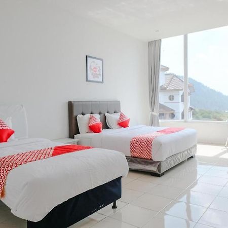 Oyo 1194 Villa Bukit Panderman Residence Batu  Extérieur photo
