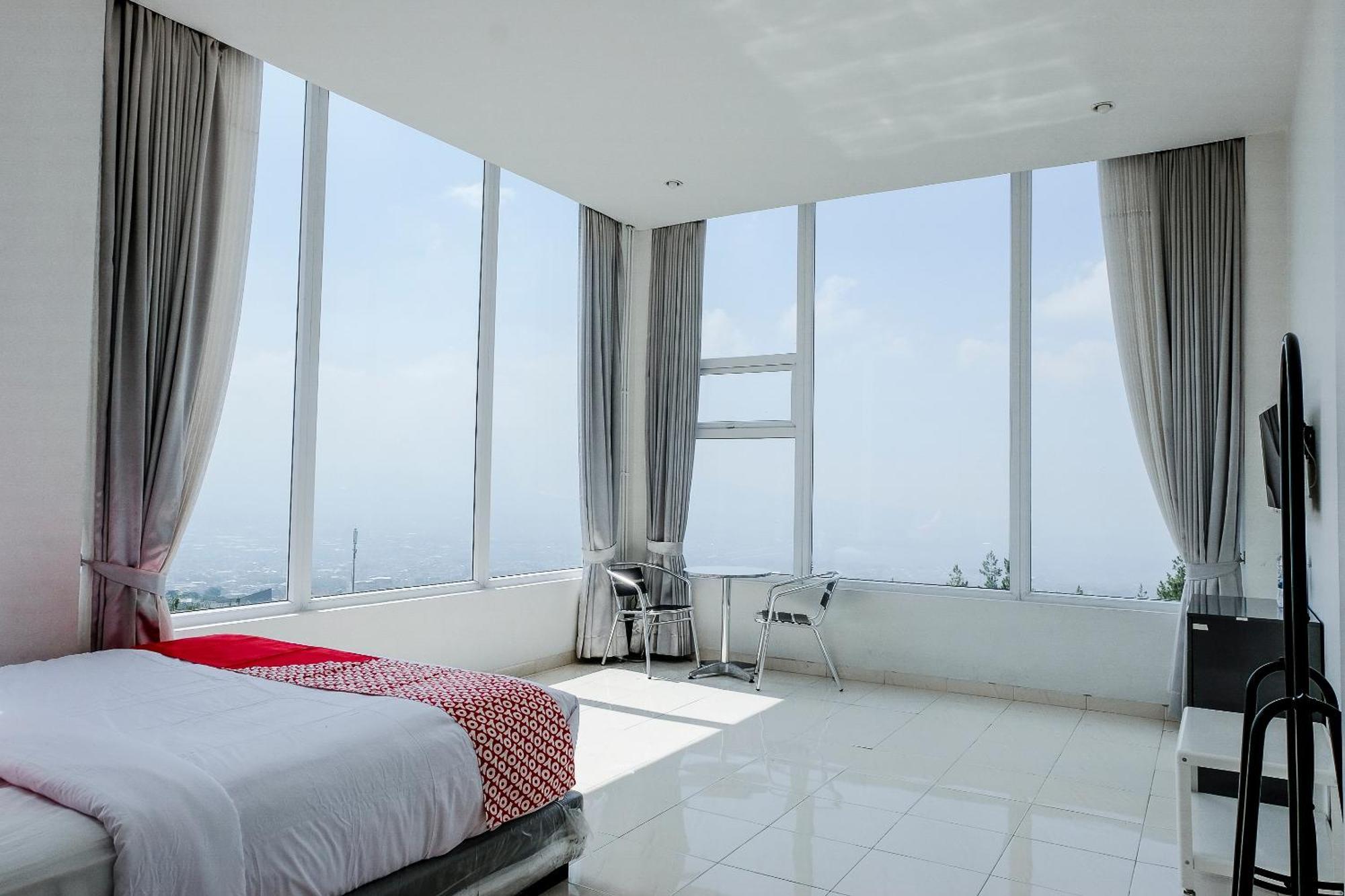 Oyo 1194 Villa Bukit Panderman Residence Batu  Extérieur photo