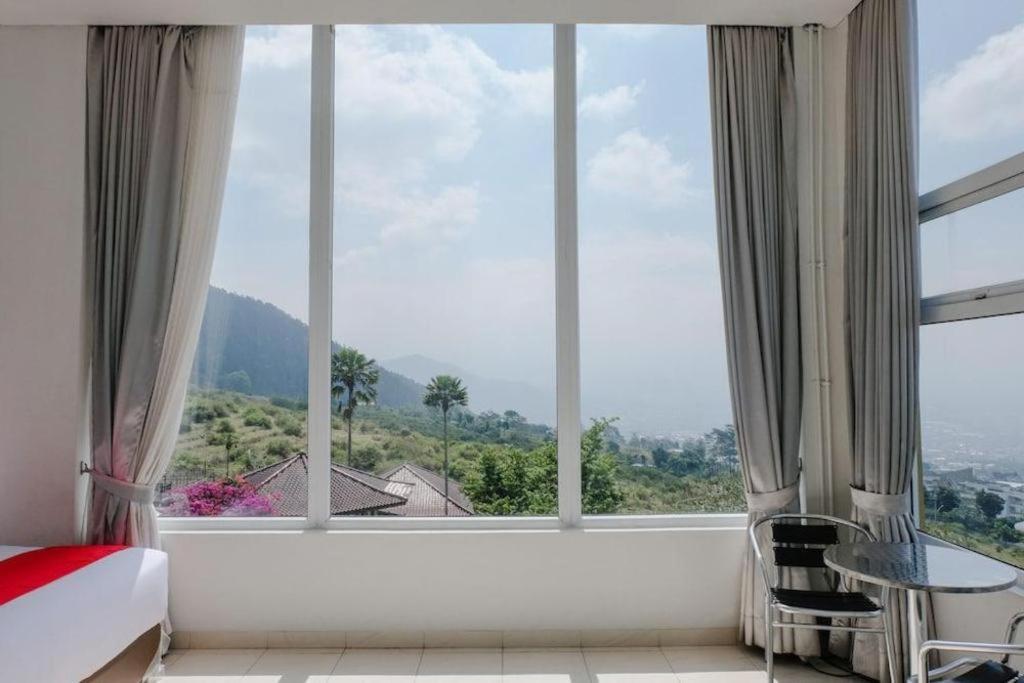 Oyo 1194 Villa Bukit Panderman Residence Batu  Extérieur photo