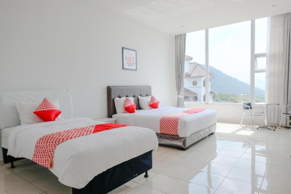 Oyo 1194 Villa Bukit Panderman Residence Batu  Extérieur photo