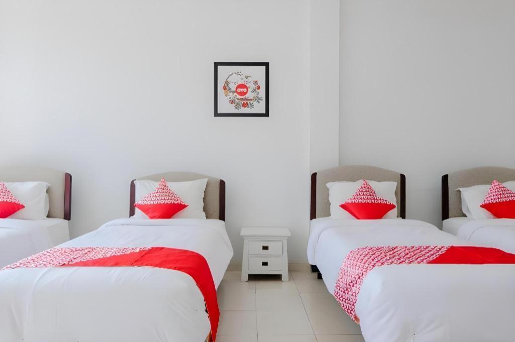 Oyo 1194 Villa Bukit Panderman Residence Batu  Extérieur photo