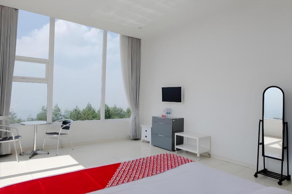 Oyo 1194 Villa Bukit Panderman Residence Batu  Extérieur photo