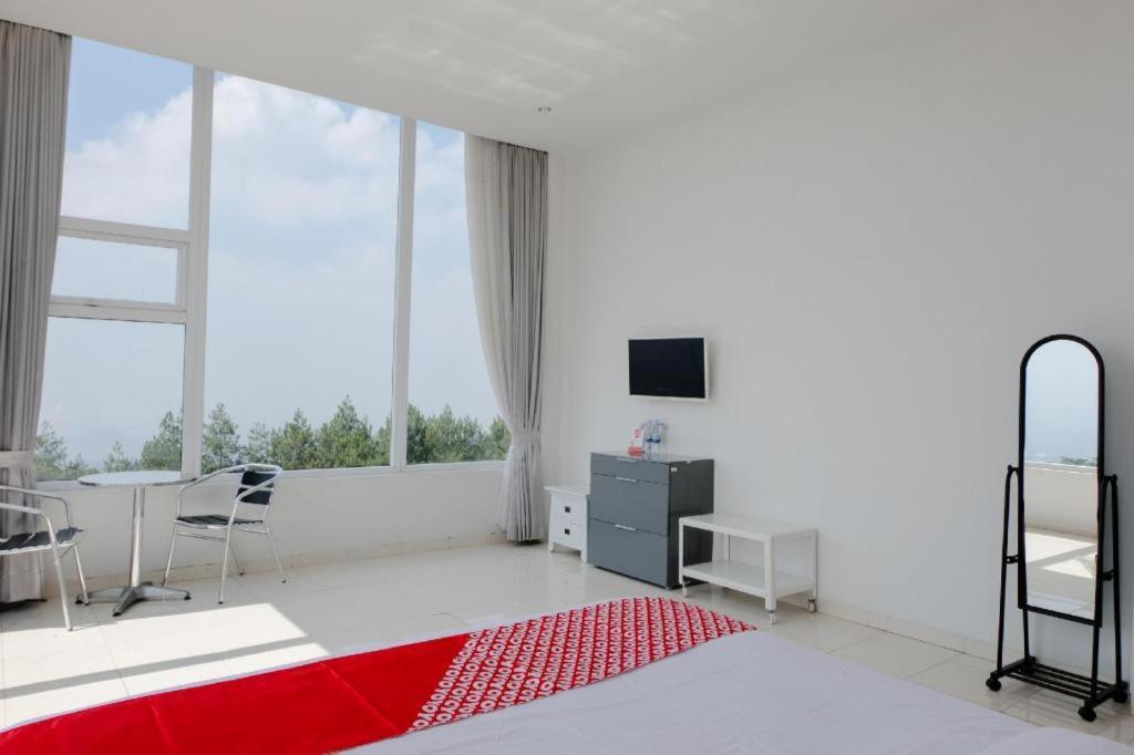 Oyo 1194 Villa Bukit Panderman Residence Batu  Extérieur photo