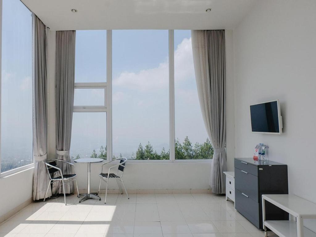 Oyo 1194 Villa Bukit Panderman Residence Batu  Extérieur photo