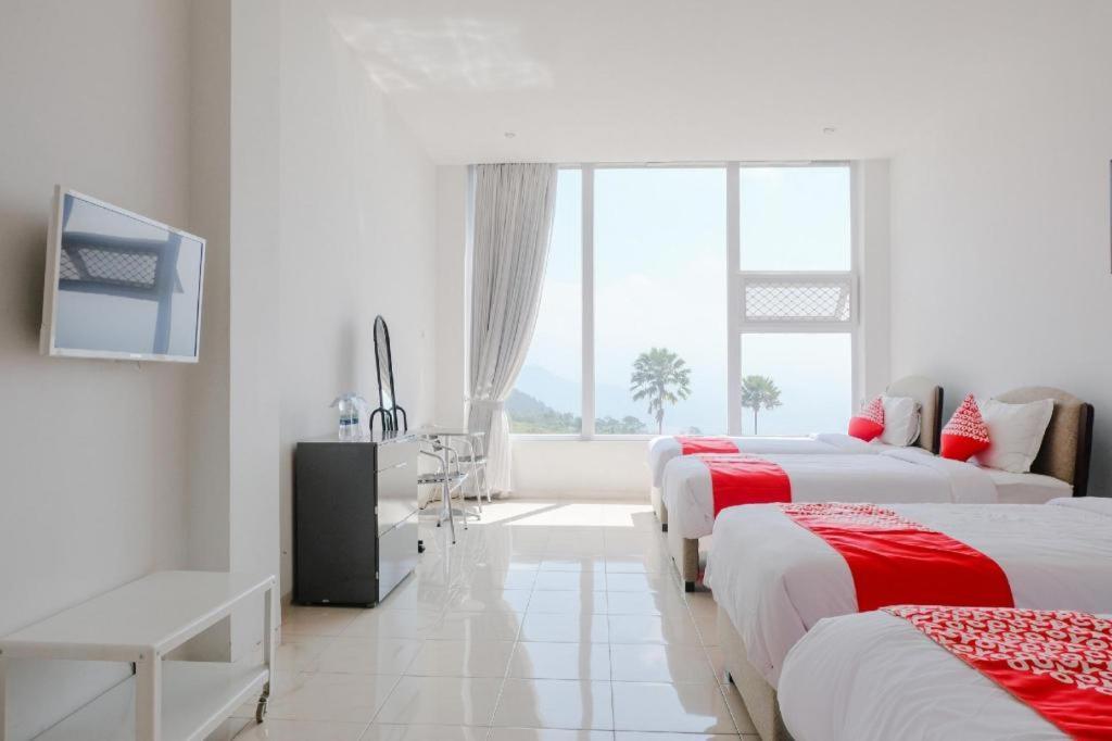 Oyo 1194 Villa Bukit Panderman Residence Batu  Extérieur photo