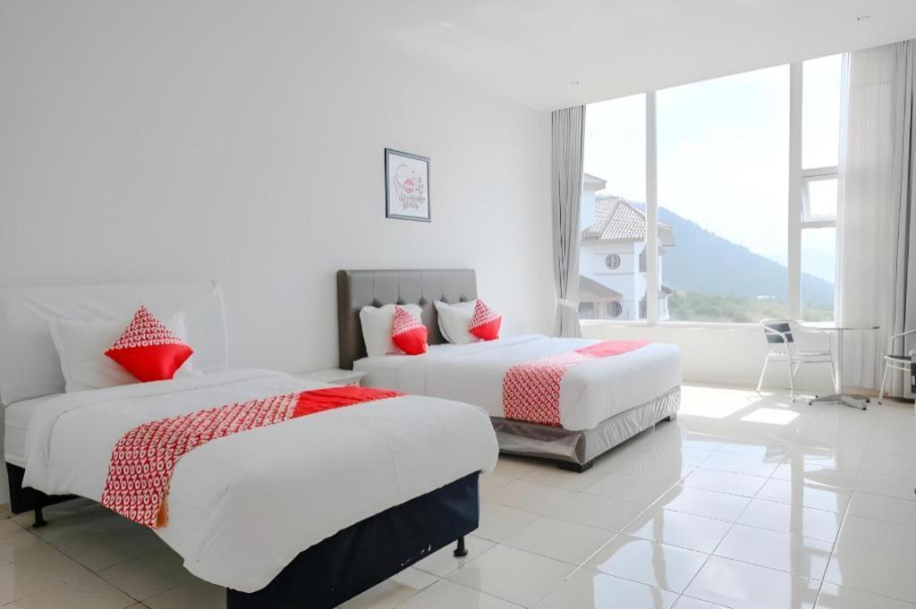 Oyo 1194 Villa Bukit Panderman Residence Batu  Extérieur photo
