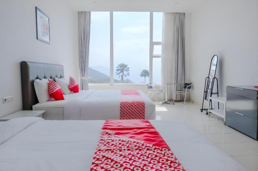 Oyo 1194 Villa Bukit Panderman Residence Batu  Extérieur photo